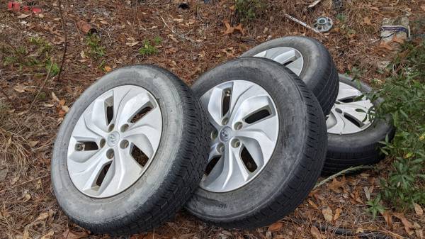 Photo Hyundai Sonata Elantra 5 lug set of 4 tires wheels r16 $350