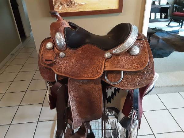 Photo Mclellands silver show reining saddle $1,500