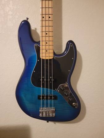 Mint Fender blue burst jazz bass $600
