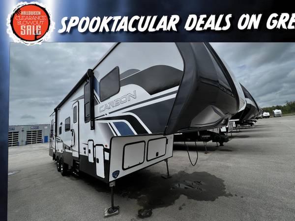 Photo NATIONS LOWEST PRICE 2022 Carbon 338 Toy Hauler RV Cer $66495.00