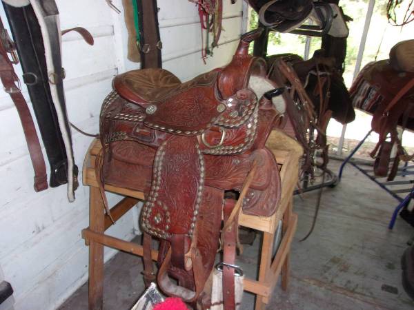 Photo Saddle for sale really good and cheap $450