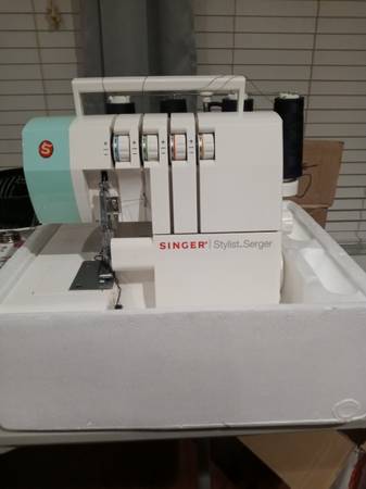 Photo Singer sewing machine $150