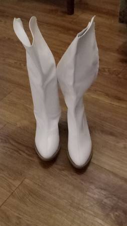 Photo Vcut knee high low heel riding boots, white, size 6 $30