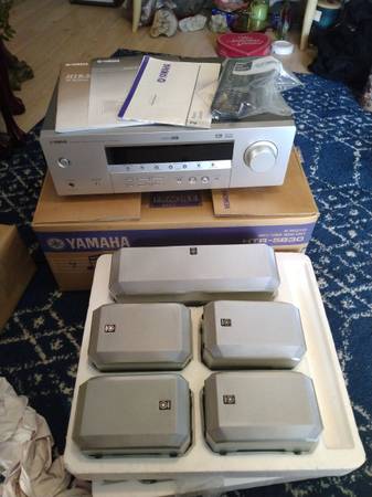 Photo Yamaha AV Receiver  home cinema speakers $80