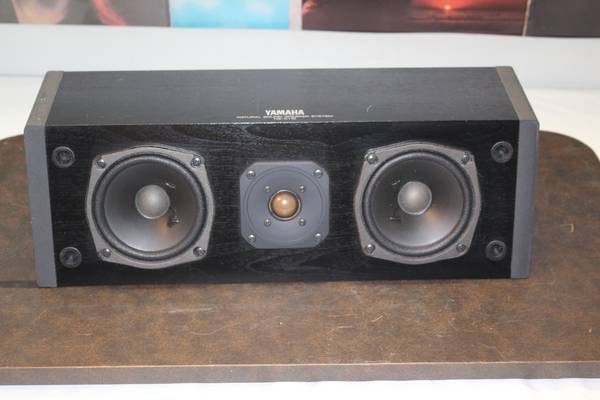 Photo Yamaha NS-C110 Natural Sound Center channel speaker $25