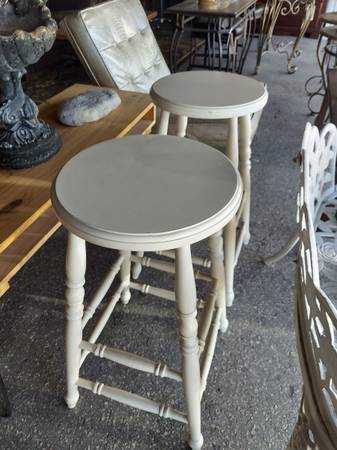 Photo set of two 29 inch seat height bar stools $60