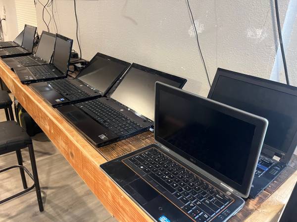 Photo 20 working laptops. Wholesale lot - venta de mayoreo 20 laptops $50