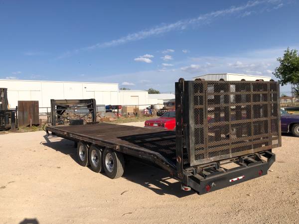 Photo 26 ft trailer with hydraulic r $9,400