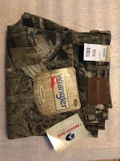 Photo Mossy Oak wrangler jeans with tags $20