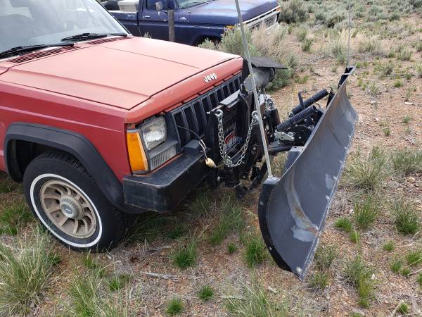 Photo Jeep pickup with snow plow - $5,000 (MAY)