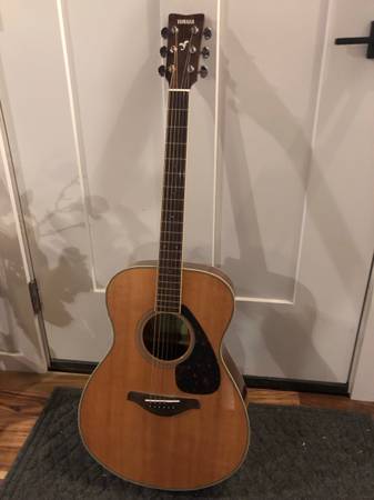 Photo Yamaha acoustic guitar $175