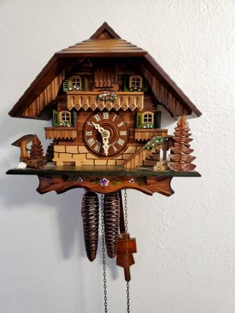 Photo Black Forest Chalet Cuckoo Clock $125