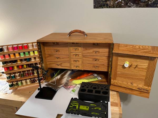Photo Fly Tying Setup and 185 saltwater fishing flies $1,000
