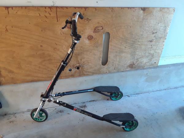 Photo Trikke T8 adult carving scooter $60