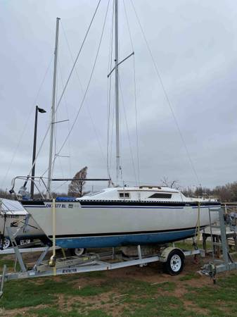 1982 Hunter 22 sailboat $5,000