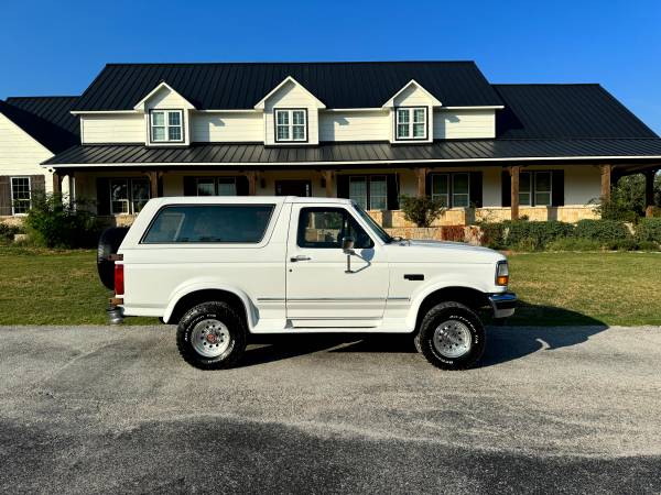 Photo 1993 Ford Bronco 351 5.8L V8 White Automatic 4x4 Full size Bronco $19,900