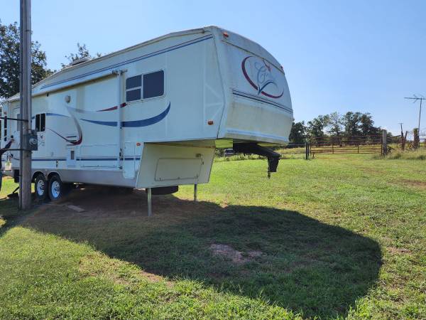 Photo 2004 Cardinal Forest River RV 5th Wheel  32 $1