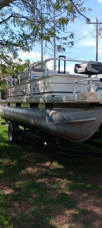 2008 21 tracker pontoon boat $8,800