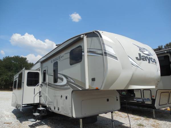 Photo 2018 JAYCO EAGLE 5TH WHEEL  WITH OPPOSING SLIDE OUTS