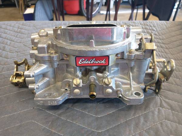 Photo Edelbrock 1407 750cfm carburetor $150