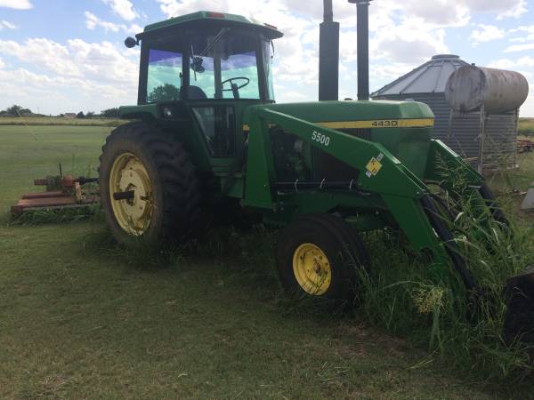 Photo John Deere 4430 farm tractor with end loader $25,000