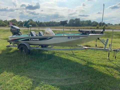 Lowe 18 ft bass boat $3,500
