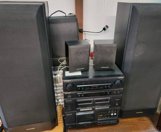 Photo Pioneer XR-3000 receiver, CS-R590, and S-CR3000-K Speakers $280