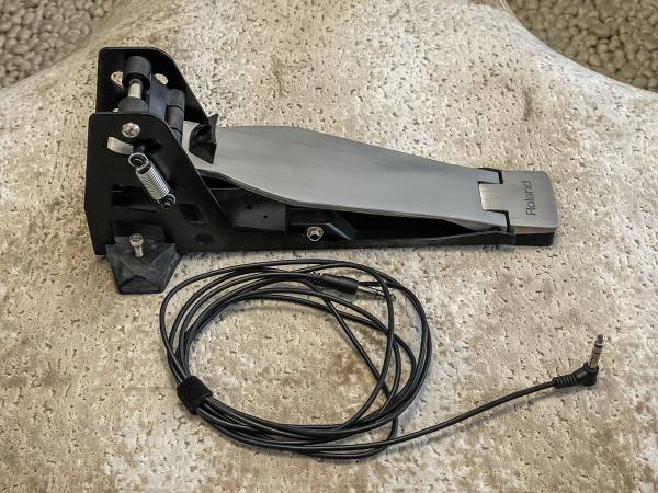 Photo Roland FD-9 Low-Noise Hi-Hat Control Pedal $115