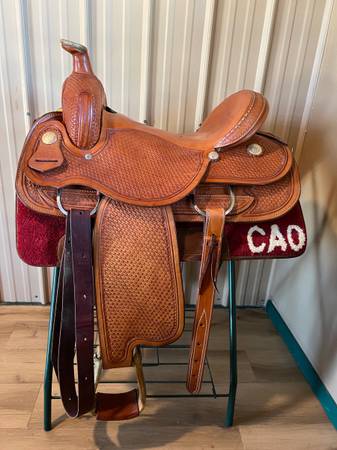 Roping Saddle Like New but half the price of new. $950