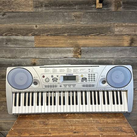 Photo Yamaha PSR-275 Piano Keyboard w built in speakers $77