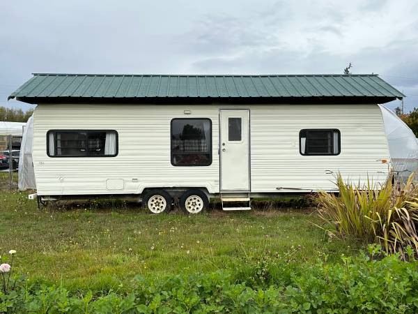 Photo 1994 - 30 Salem travel trailer - With attached roof $6,900
