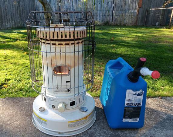 Photo DURA HEAT 2304S Kerosene Heater with Fuel Can $60