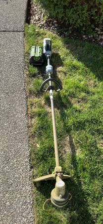 Photo EGO String Trimmer wbattery $125