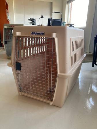 Photo Price Reduced Pet Kennel Crates L and XL $20