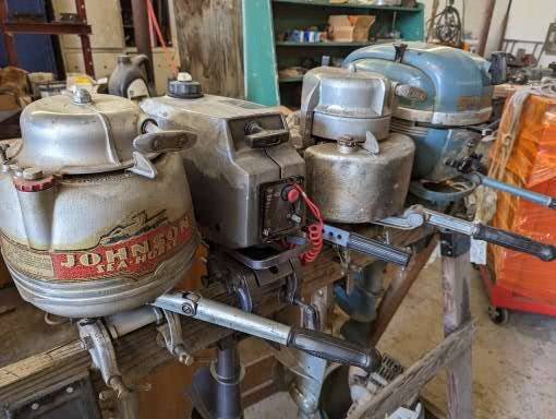 Photo Vintage outboard engines $100