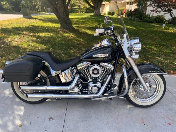 Photo 2010 Harley Softtail Deluxe $16,500