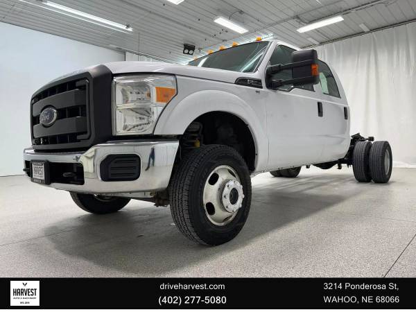 Photo 2016 Ford F350 Super Duty Crew Cab  Chassis - Small Town  Family Own $24900.00