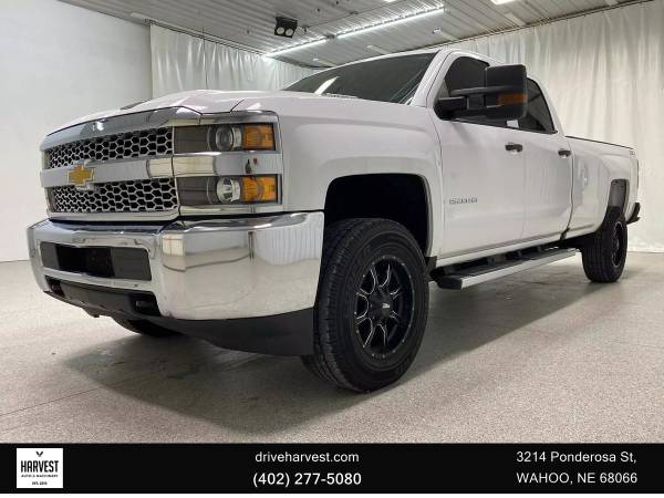 Photo 2019 Chevrolet Silverado 2500 HD Crew Cab - Small Town  Family Owned $35,900