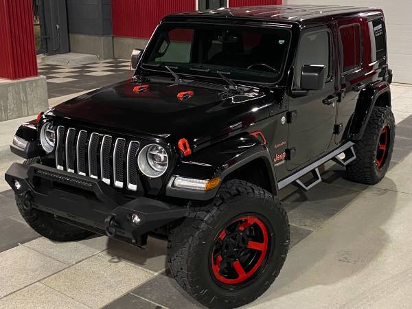 Photo 2019 Custom Jeep Wrangler Unlimited Sahara 24,000 Miles - $47,995 (West Omaha)