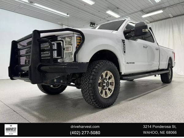 Photo 2019 Ford F350 Super Duty Crew Cab - Small Town  Family Owned Excel $32,900
