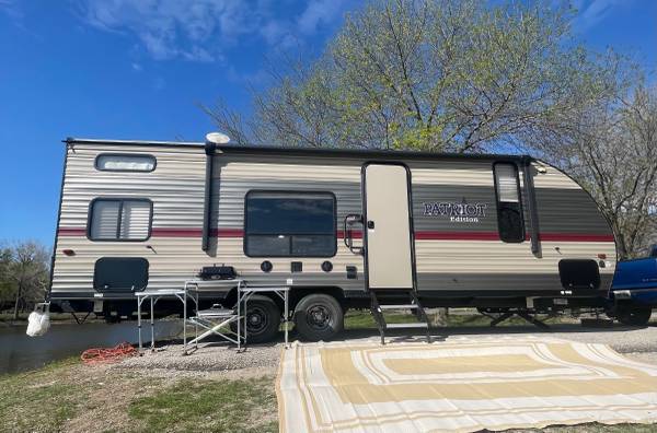 Photo 2019 forest River patriot $16,500