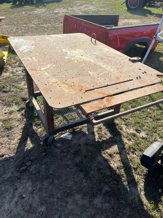 Photo 4x6 Metal Welding Table $200