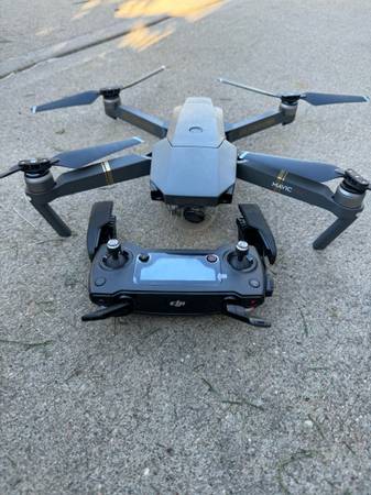 Photo DJI Mavic Pro Drone wExtras $600