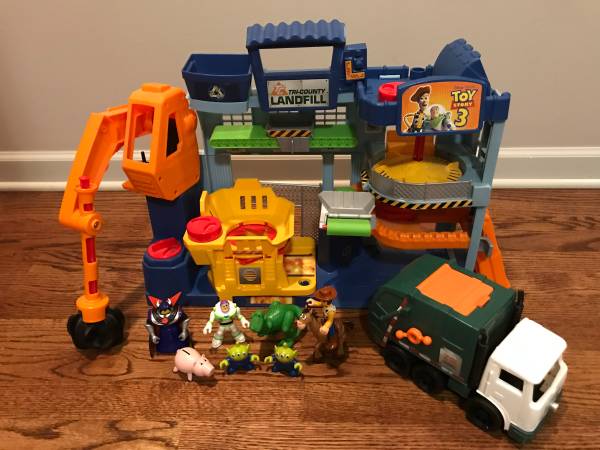 Photo IMAGINEXT Toy Story 3 Tri County Landfill Playset  FIGURES  RARE $80