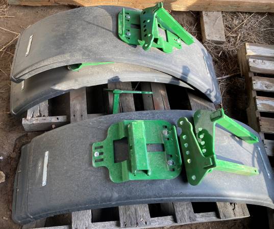 Photo John Deere BW16094 QuickTach Stationary Tractor Fenders 16 Wide $400