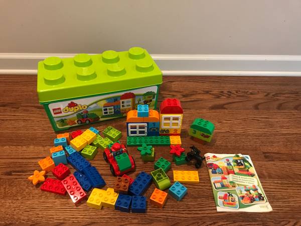 Photo LEGO DUPLO 10572 ALL-IN-ONE-BOX-OF-FUN Building Set $20