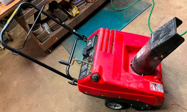 Photo Murray Single Stage Two Stroke Snowblower $70