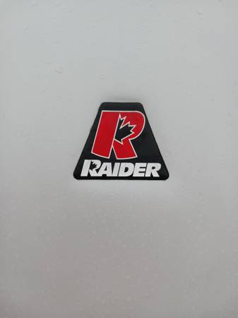 Photo Raider brand Pickup Fiberglass Topper With Bedrug Bed Cover $1,200