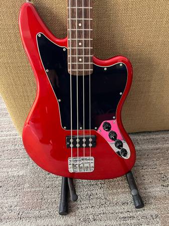 Photo Squier Vintage Modified Jaguar Bass HB - Candy Apple Red $225