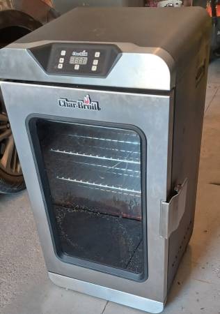 Photo Used Charbroil Electric Smoker $40